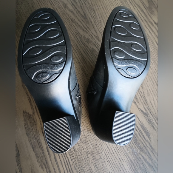 Easy Street Woman's Gilly Slip-on Mules     Size 8.5 Wide  NWT.   Black - Picture 13 of 15